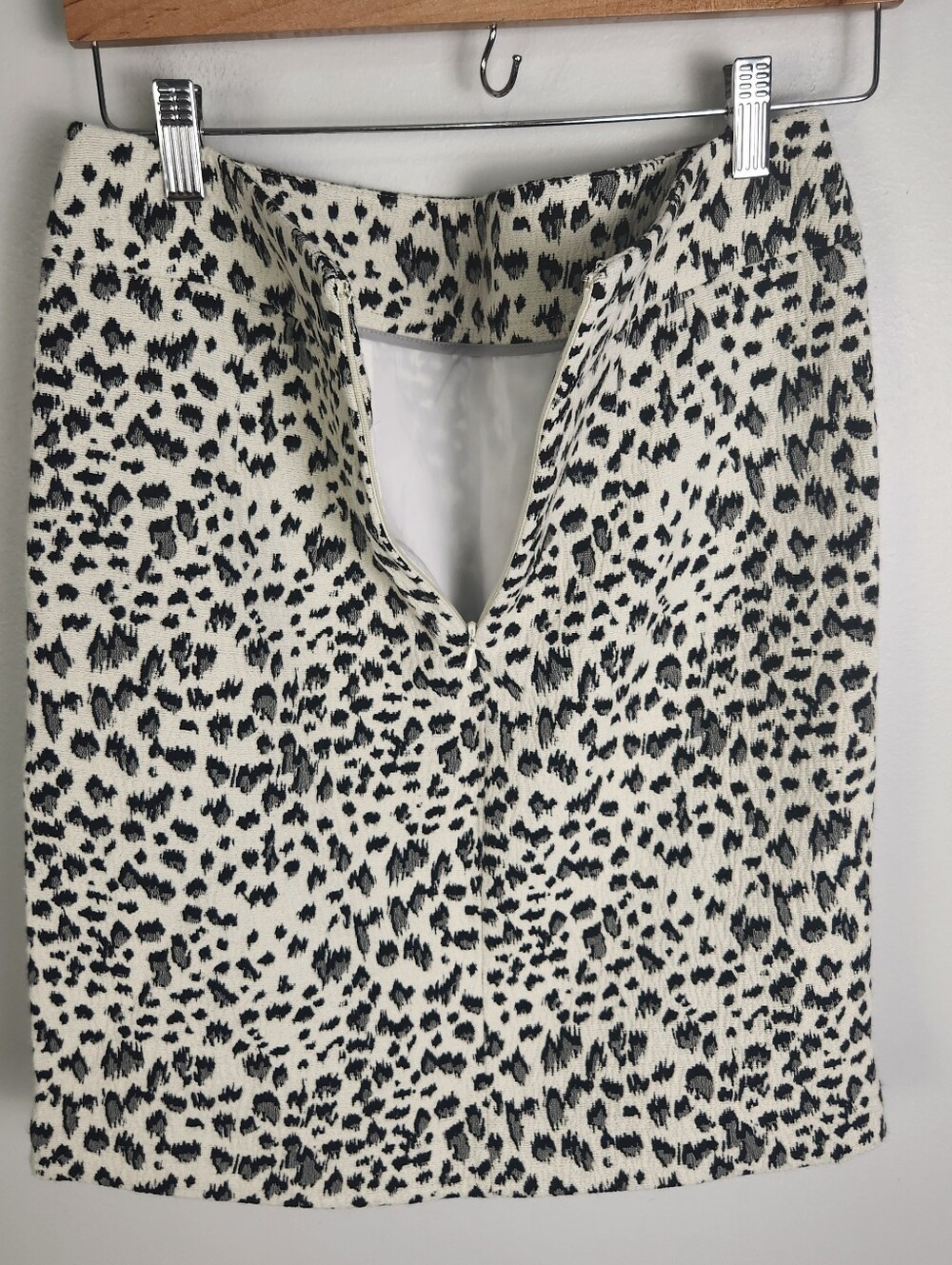 NWOT Loft Women's Black Cream Snow Leopard Animal Print Mini Skirt Size ST #738 - Picture 5 of 11
